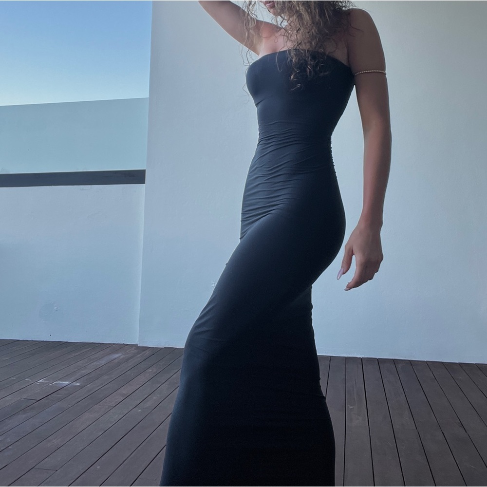 SKIMS XXS FITS EVERYBODY TUBE DRESS. Worn once. In great condition.